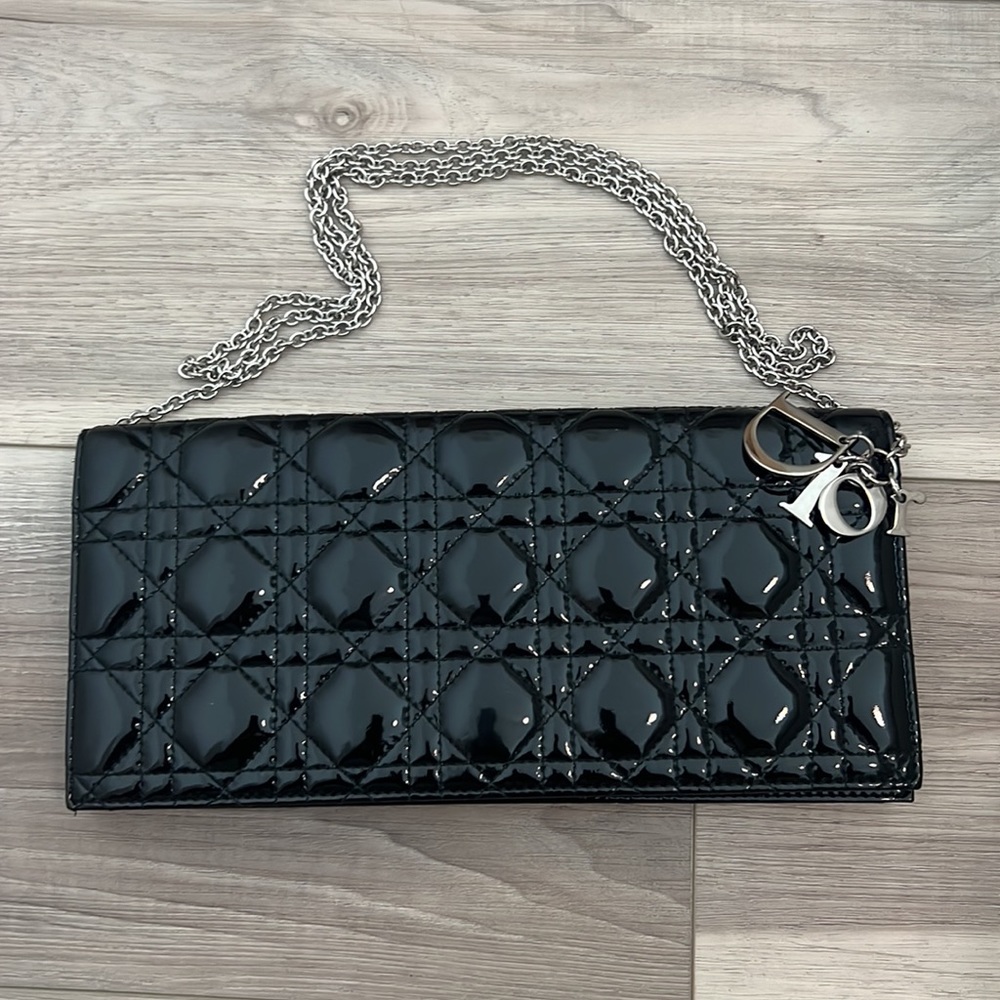 Christian Convertible Chain
Clutch Cannage Quilt Patent Long - Black